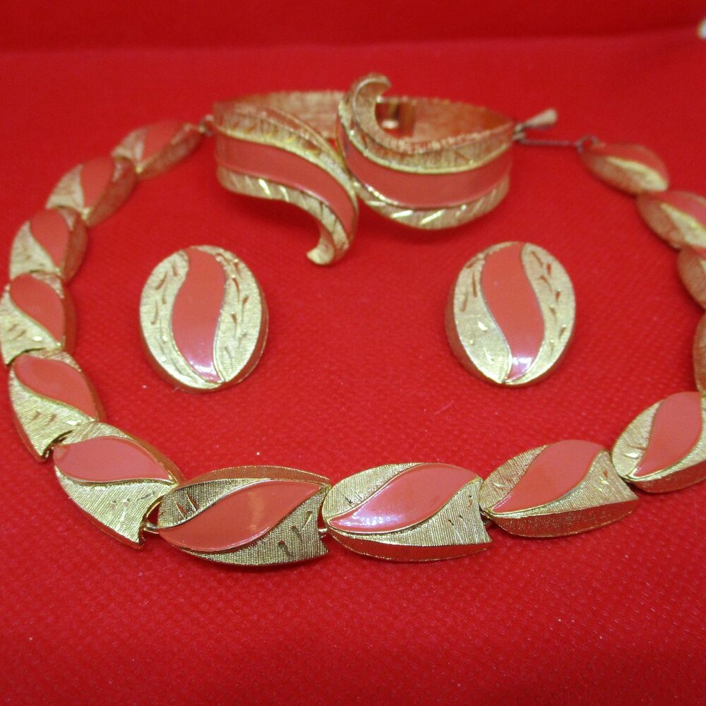 KRAMER ENAMEL NECKLACE Set Gold Tone Necklace Clamper Bracelet Clip On Earring